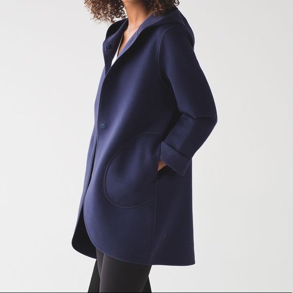 Lululemon City Bound Wrap - Picture 2 of 10